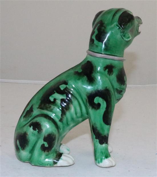 A Chinese green glazed model of a seated hound, Kangxi period, 16.5cm